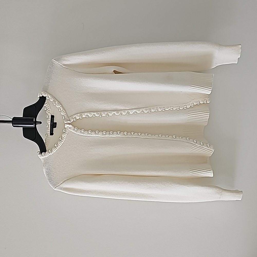 Sweater Cardigan with pearls, never worn